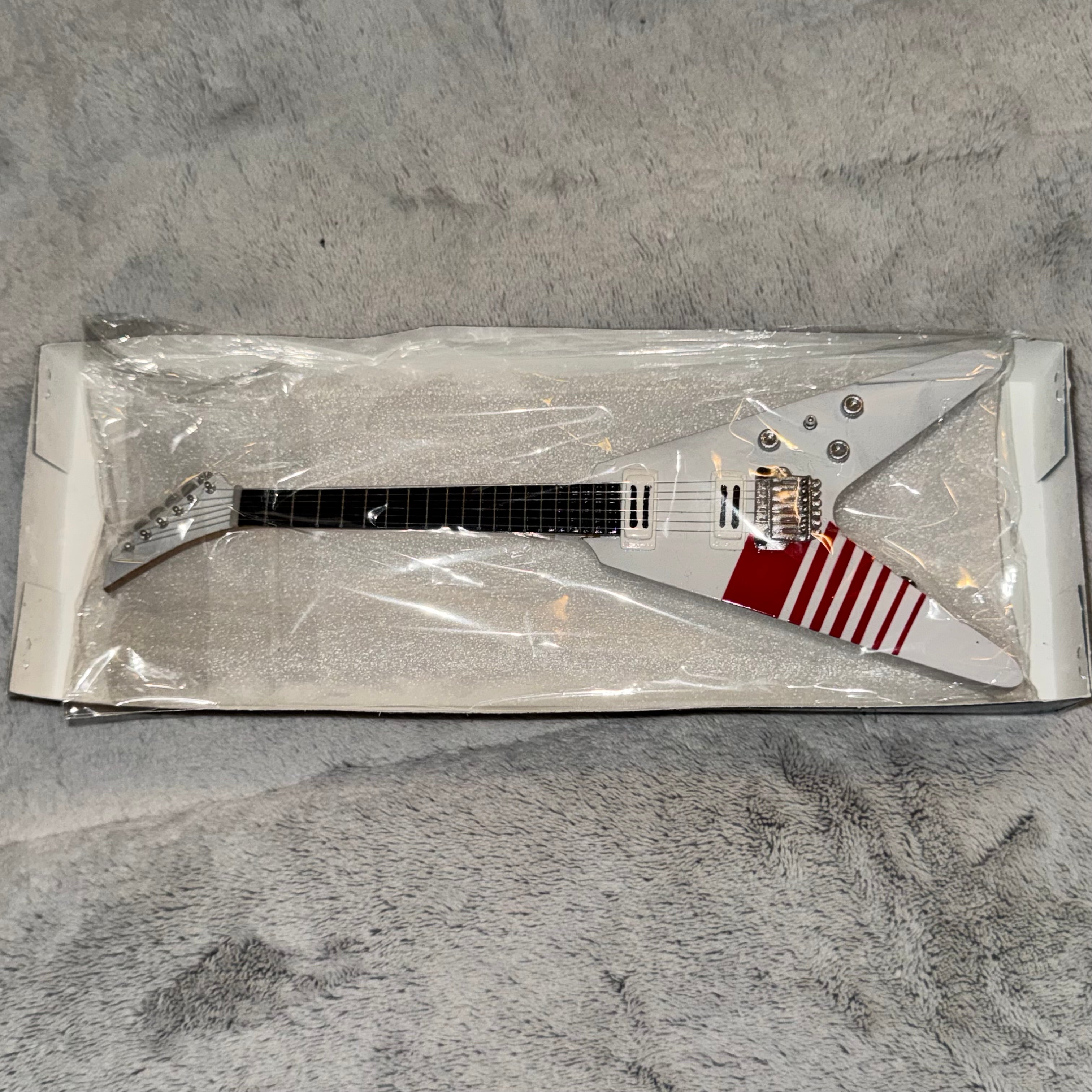 1:4 Mini Replica Gibson Buckethead Sig Flying V Guitar NIB w/stand